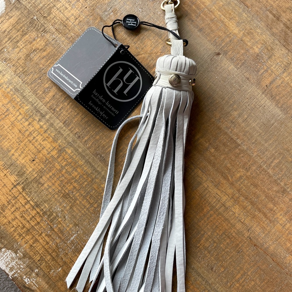 White leather hayden-harnett tassel purse fob